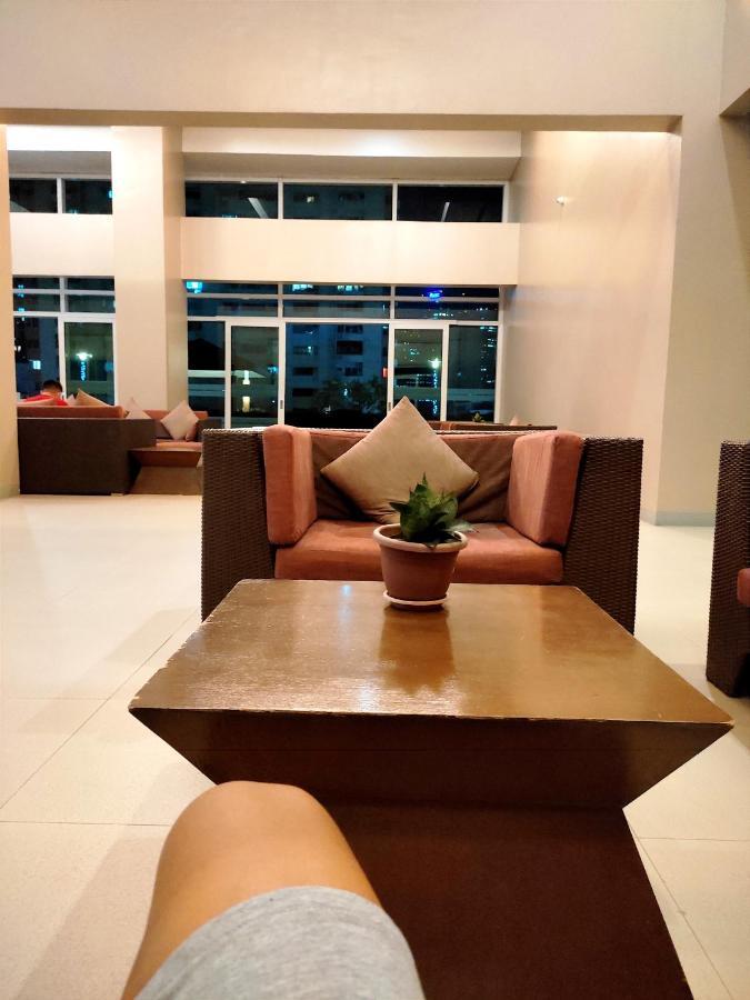 The Beacon Makati Aparthotel Манила Екстериор снимка